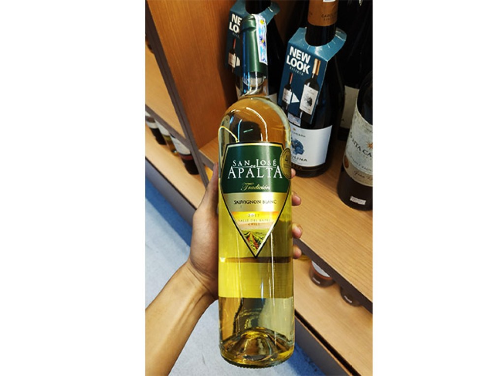 Trên tay chai Apalta Sauvignon Blanc