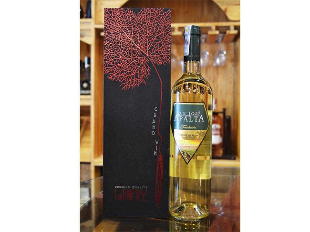 Apalta Sauvignon Blanc Bên Hộp Đựng (Ảnh tại Shop rượu vang 247)